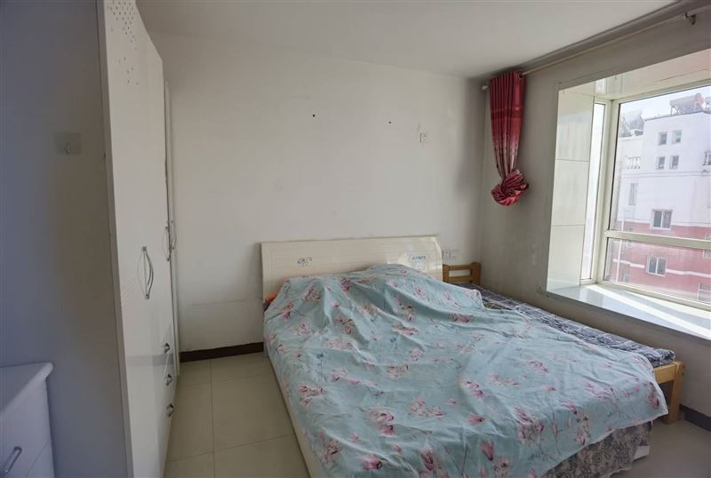 文瀛湖和八区六跨七130平米，带地下室，精装带家具价格可面议